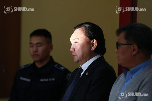 Б.Батзориг нарын гэм бурууг шүүж байна